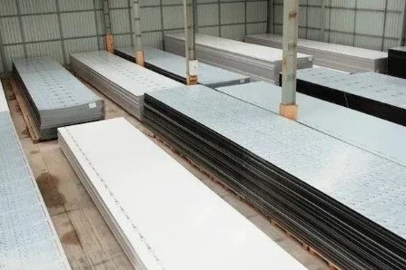 Чому архітектори обирають EZ-Glaze замість скла у 2026 році: безпека, швидкість та економіка відновлення